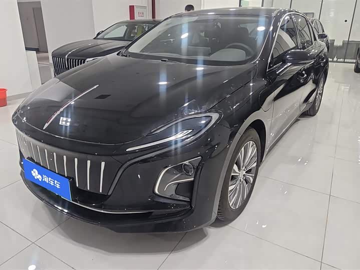 Фото 1 - Hongqi E-QM5