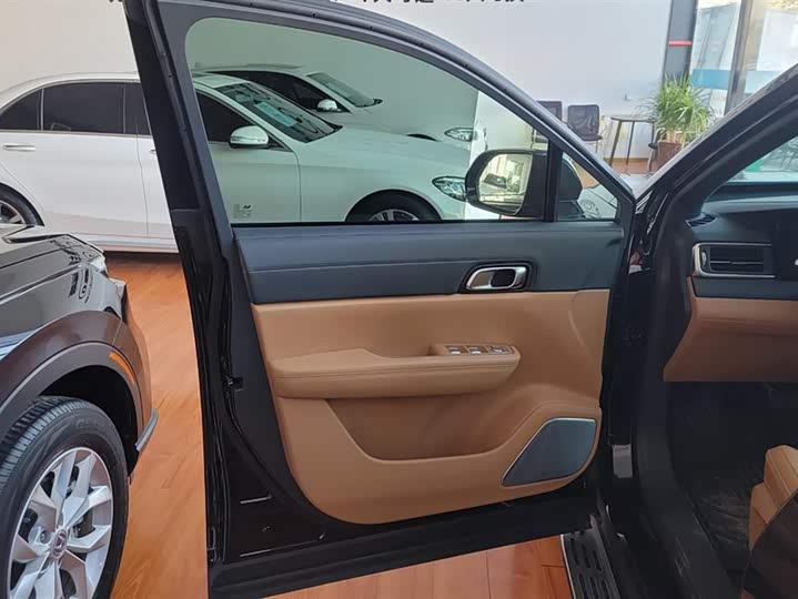 Фото 7 - LiXiang One