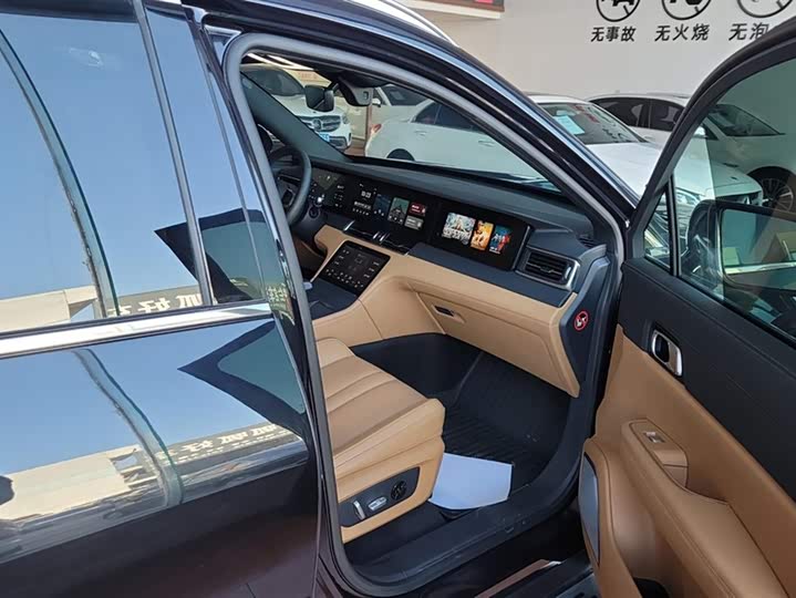 Фото 8 - LiXiang One