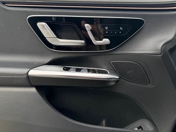 Фото 8 - Mercedes-Benz EQE