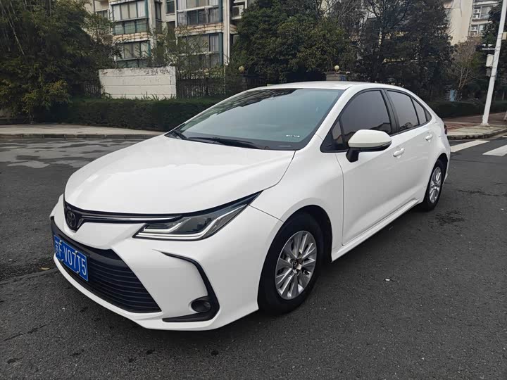 Фото 2 - Toyota Corolla