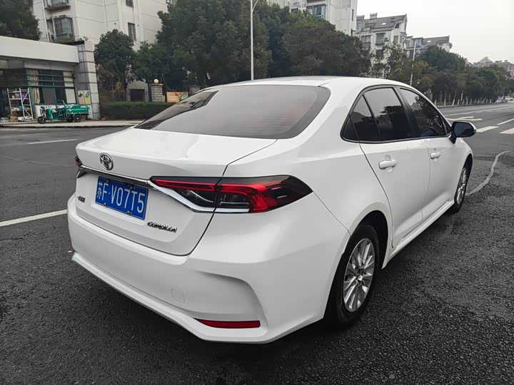 Фото 5 - Toyota Corolla