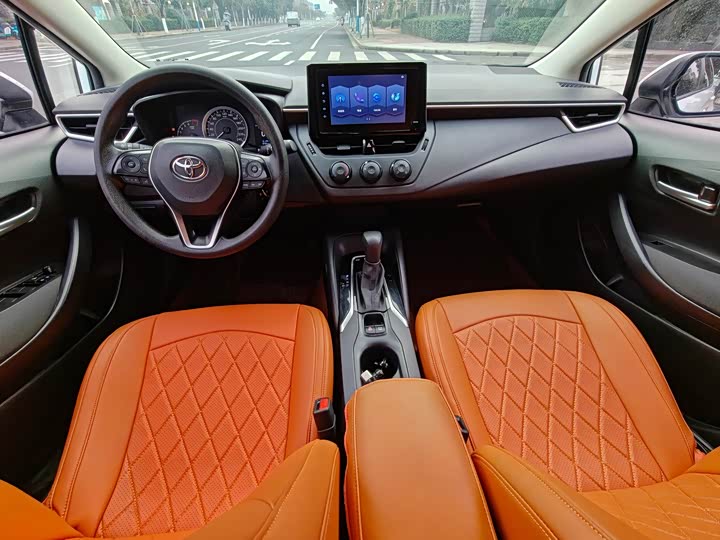 Фото 8 - Toyota Corolla