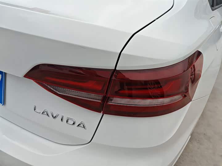 Фото 8 - Volkswagen Lavida