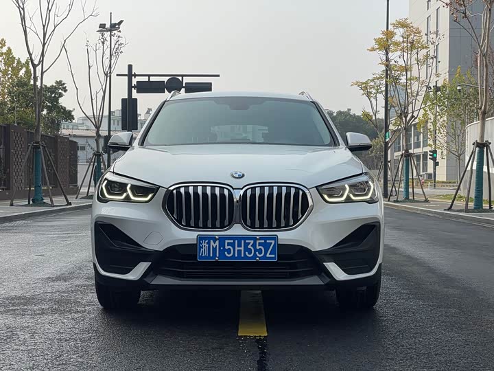 Фото 2 - BMW X1