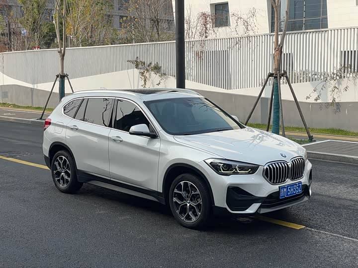 Фото 6 - BMW X1