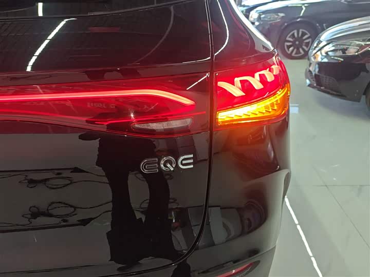 Фото 8 - Mercedes-Benz EQE SUV