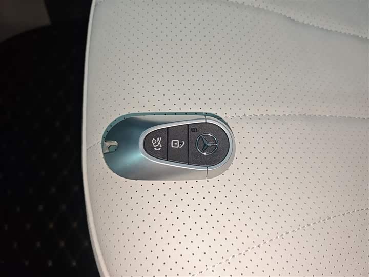 Фото 9 - Mercedes-Benz EQE SUV