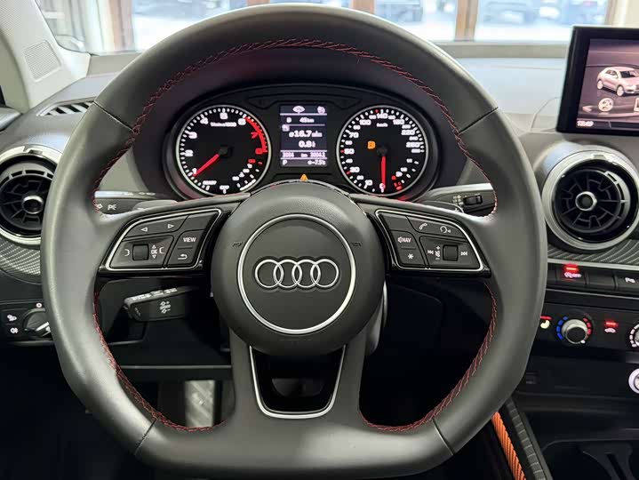 Фото 7 - Audi Q2L