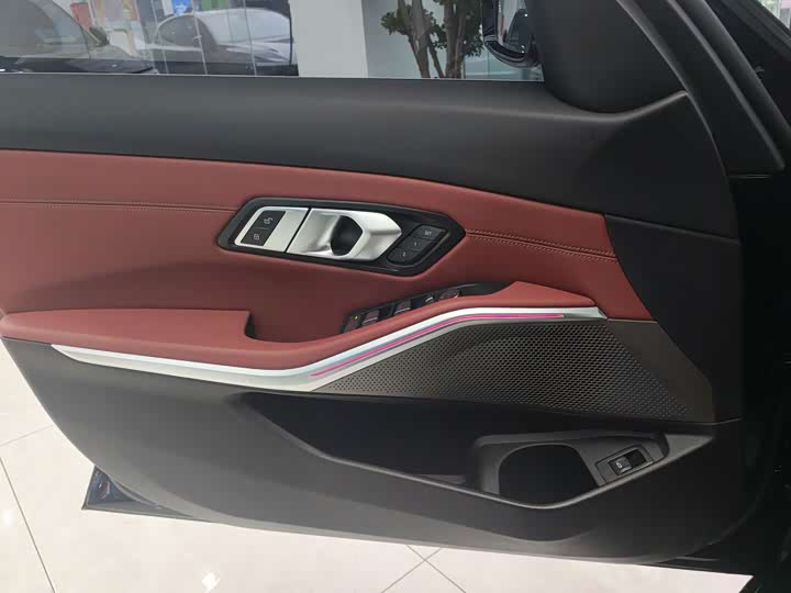 Фото 9 - BMW 3 Series