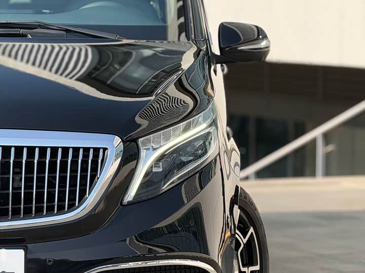 Фото 3 - Mercedes-Benz V-Class