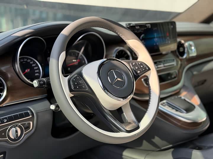 Фото 8 - Mercedes-Benz V-Class