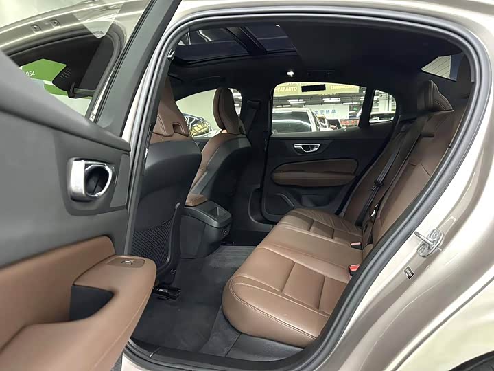 Фото 5 - Volvo S60