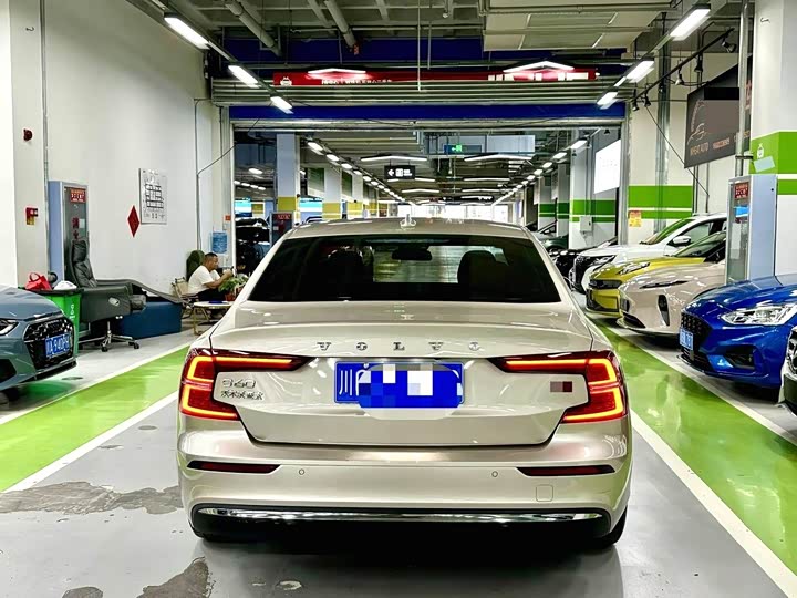 Фото 8 - Volvo S60