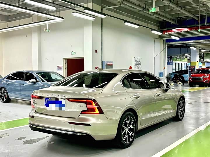 Фото 9 - Volvo S60