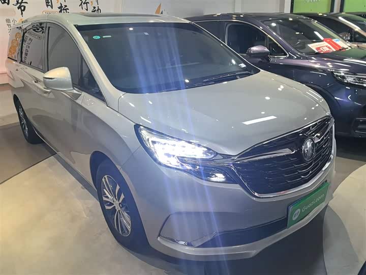 Фото 4 - Buick GL8 ES