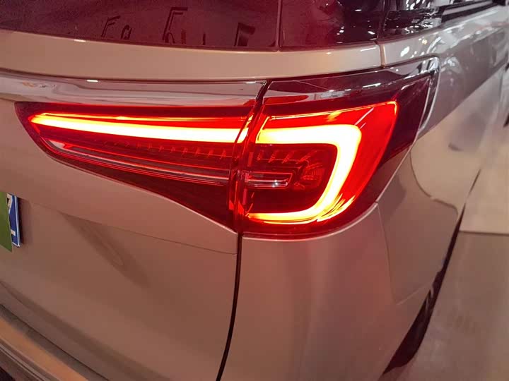 Фото 8 - Buick GL8 ES