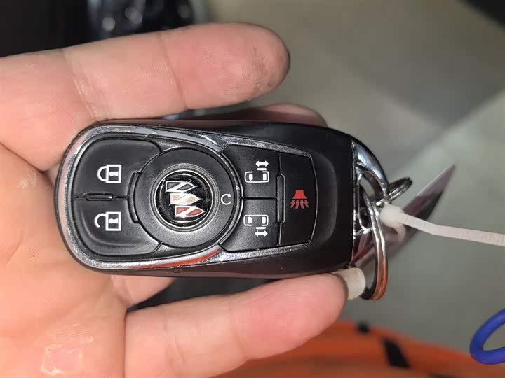 Фото 9 - Buick GL8 ES