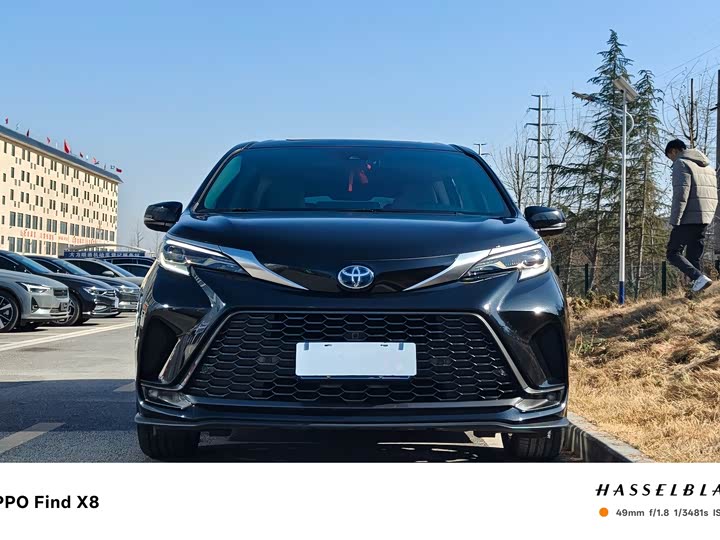 Фото 1 - Toyota Granvia