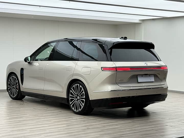 Фото 7 - Nio ES8