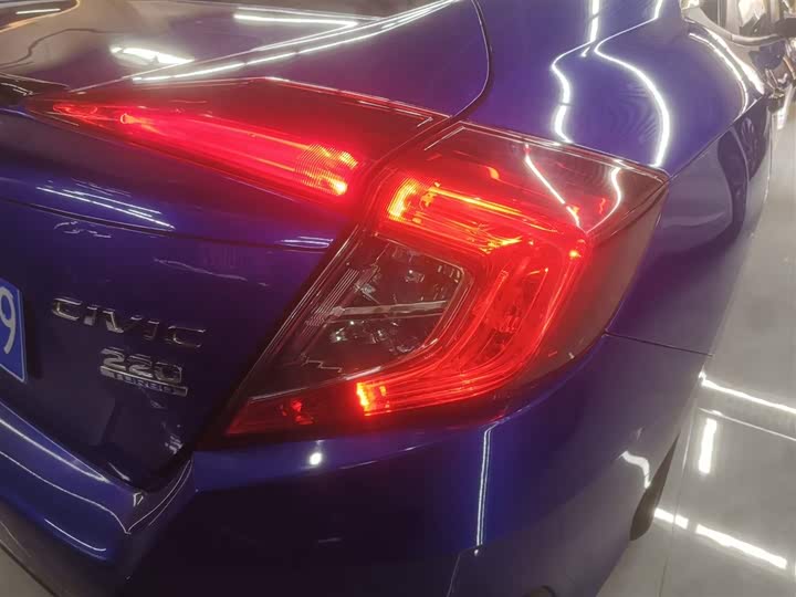 Фото 8 - Honda Civic