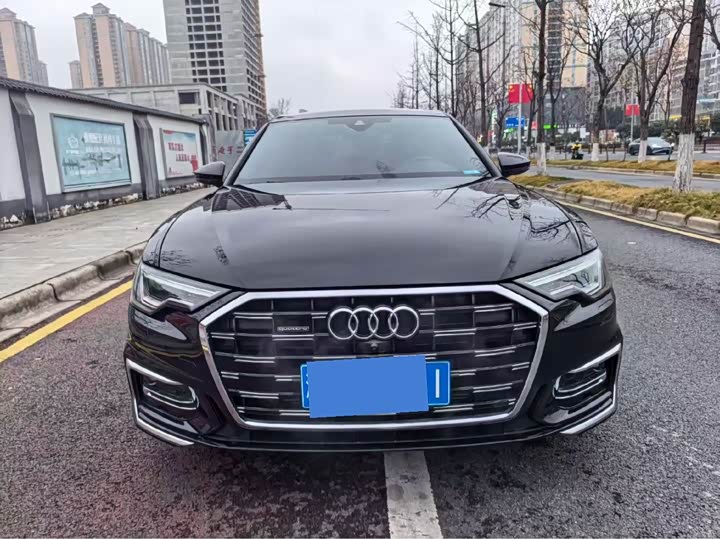 Фото 1 - Audi A6L
