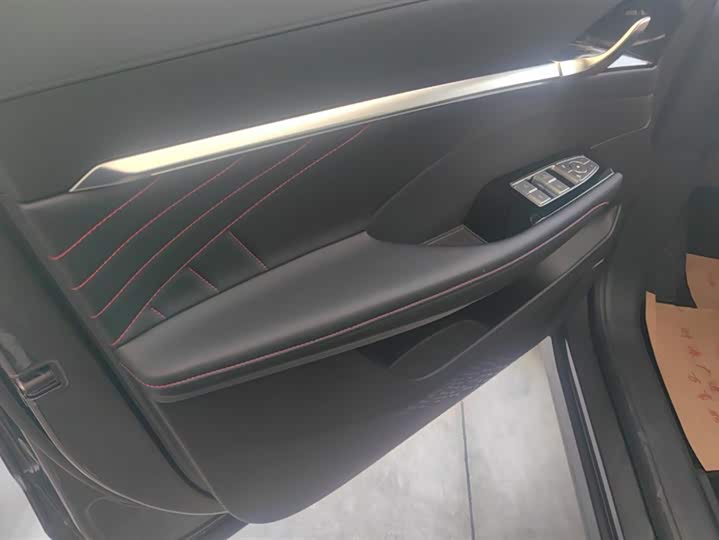 Фото 7 - Roewe RX5 Max