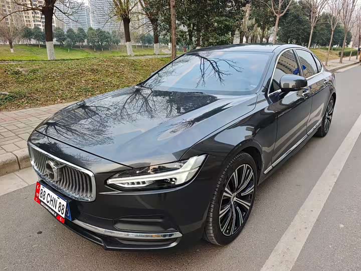 Фото 1 - Volvo S90