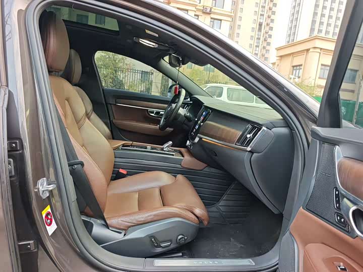 Фото 4 - Volvo S90