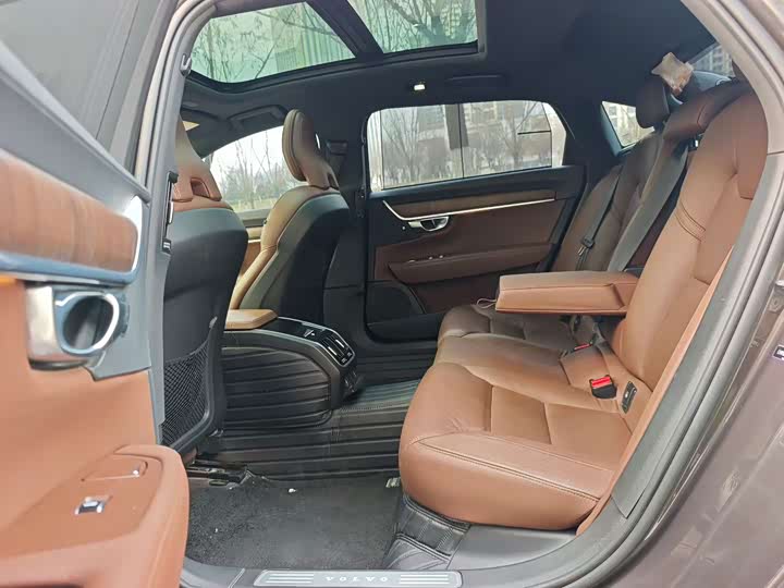 Фото 6 - Volvo S90