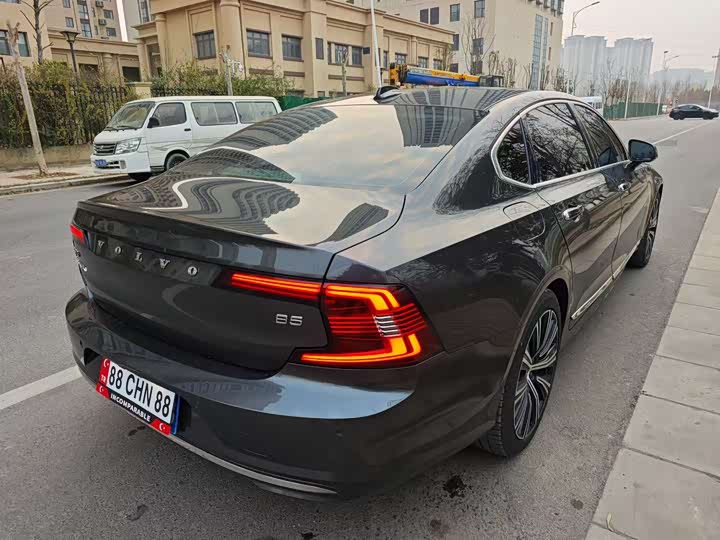 Фото 9 - Volvo S90