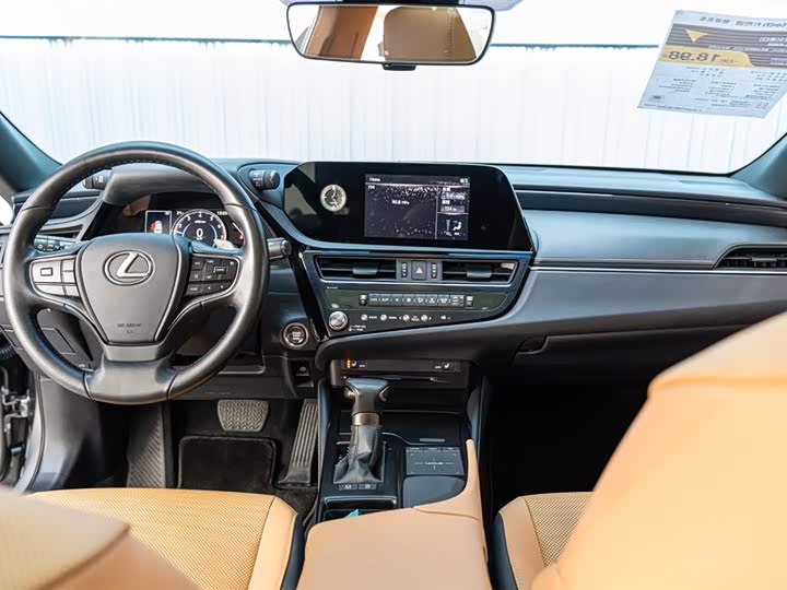 Фото 9 - Lexus ES