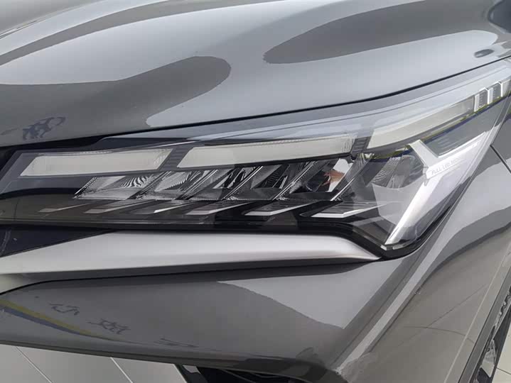 Фото 5 - Geely Coolray