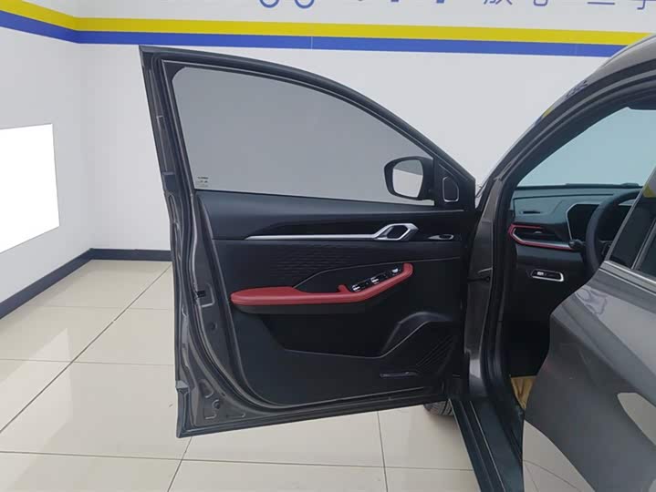 Фото 7 - Geely Coolray