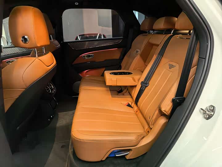 Фото 8 - Bentley Bentayga Hybrid