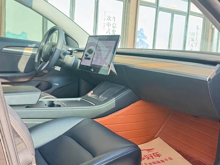 Фото 4 - Tesla Model 3