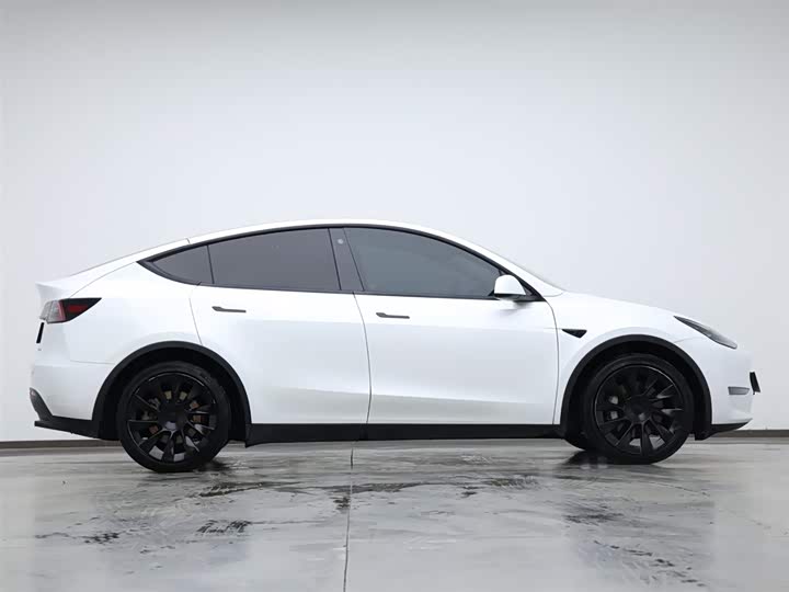 Фото 6 - Tesla Model Y