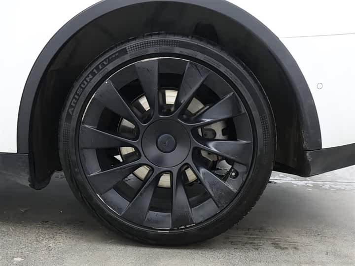 Фото 9 - Tesla Model Y