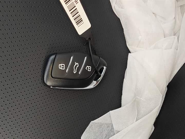 Фото 9 - Roewe i5