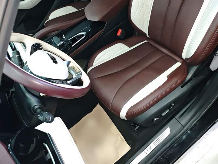 Фото 7 - Geely Monjaro