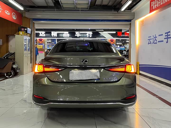 Фото 4 - Lexus ES