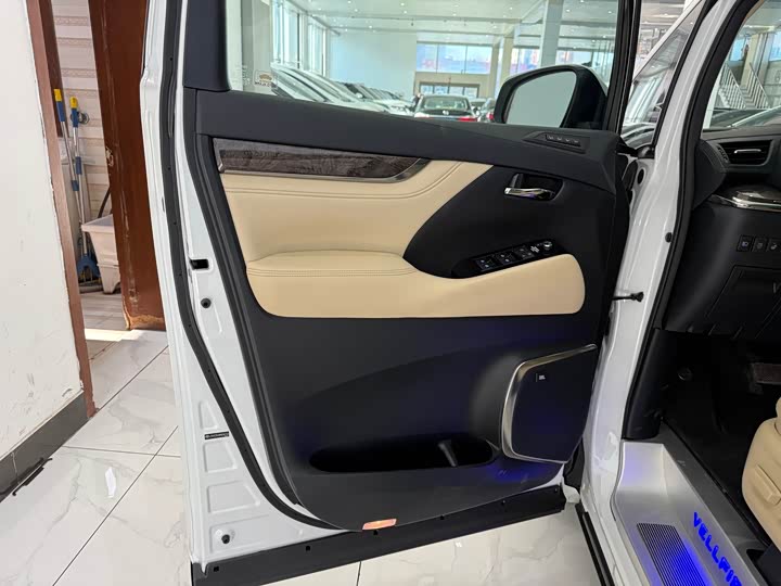 Фото 5 - Toyota Vellfire