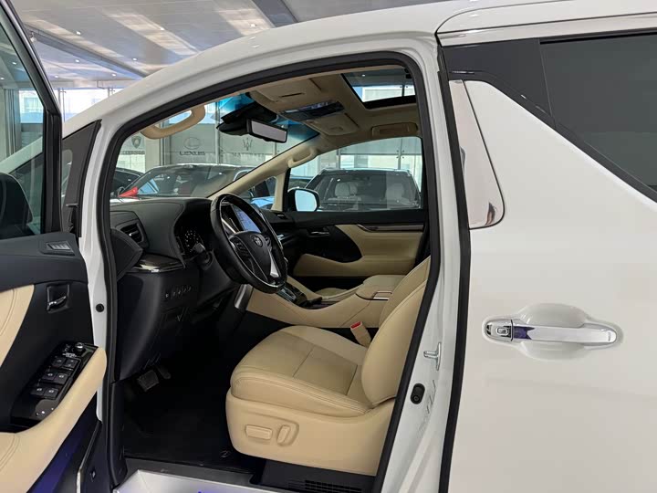 Фото 7 - Toyota Vellfire