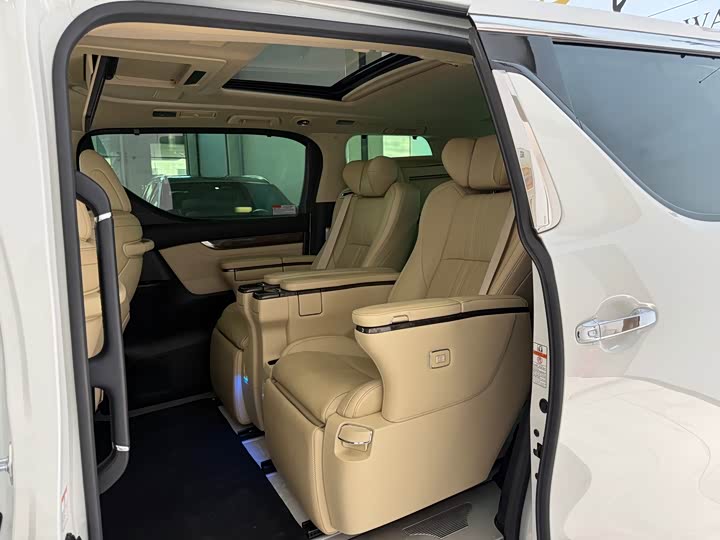 Фото 8 - Toyota Vellfire