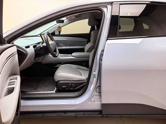 Фото 8 - XPeng Mona M03