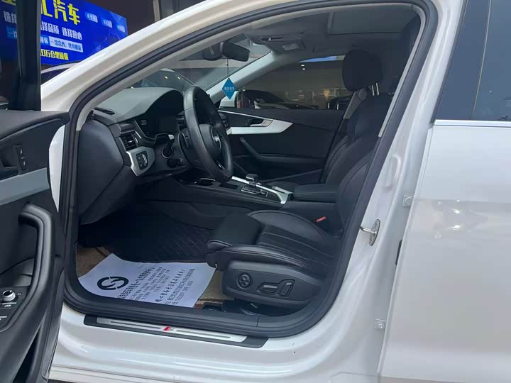 Фото 4 - Audi A4L