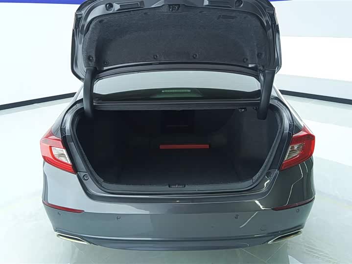 Фото 4 - Honda Accord