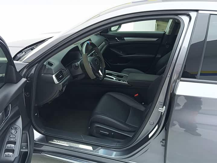 Фото 9 - Honda Accord