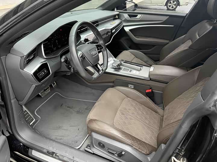 Фото 2 - Audi A7L