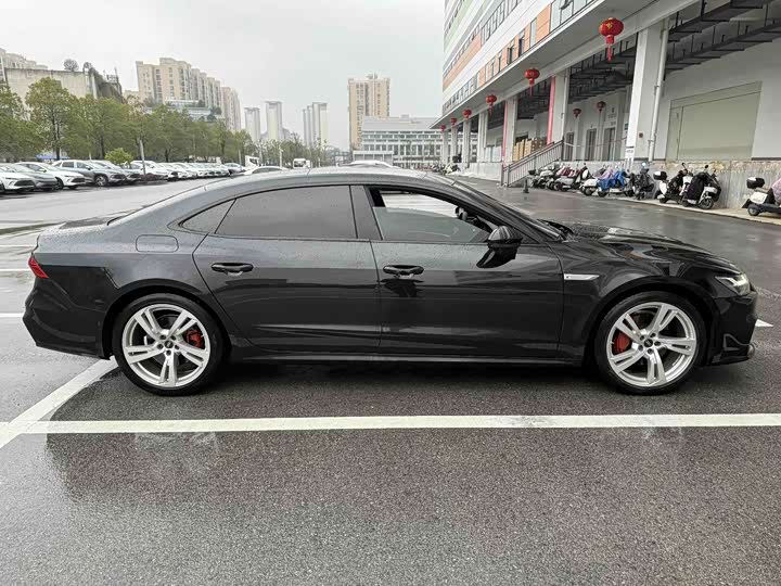 Фото 6 - Audi A7L